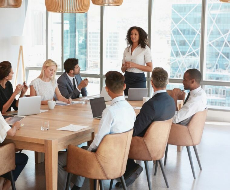 alt=” manager holds a meeting with employees